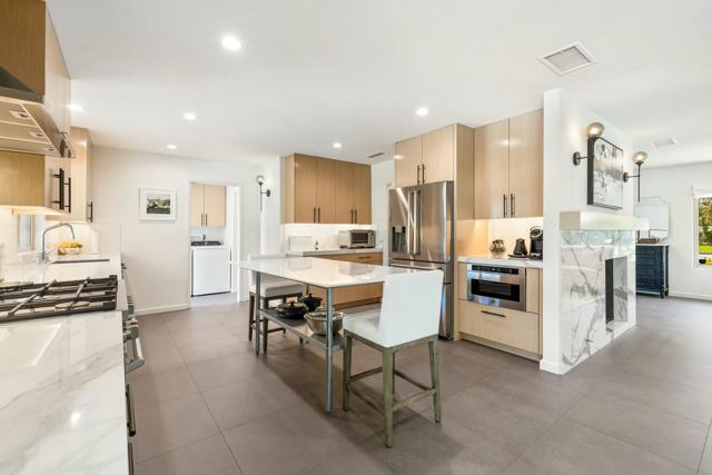 75322 Desert Park Drive, Indian Wells CA: https://media.crmls.org/mediaz/26a99768-0b97-4e54-80ed-830323faca66.jpg