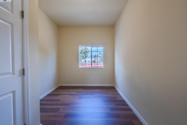 1437 25Th Ave, Oakland CA: https://media.crmls.org/mediaz/26aa1748-abe4-44be-8dc3-ef0c2c5af709.jpg