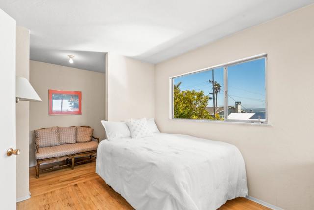 102 32nd Avenue, Santa Cruz CA: https://media.crmls.org/mediaz/26aa35ef-800e-4216-bf8a-3cf2ceb6f070.jpg