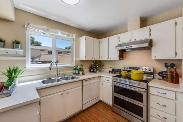 3696 Woodbine Way, Pleasanton CA: https://media.crmls.org/mediaz/26ab12d3-2540-4ef8-9924-a4234eb12726.jpg