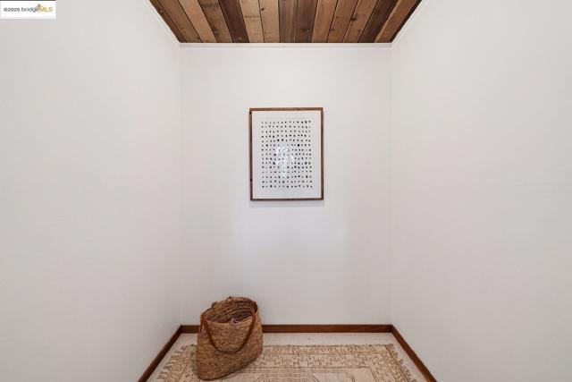 4020 Salem ST, Concord CA: https://media.crmls.org/mediaz/26ab5be7-80ab-4fc6-b88d-734f3c83b9b9.jpg