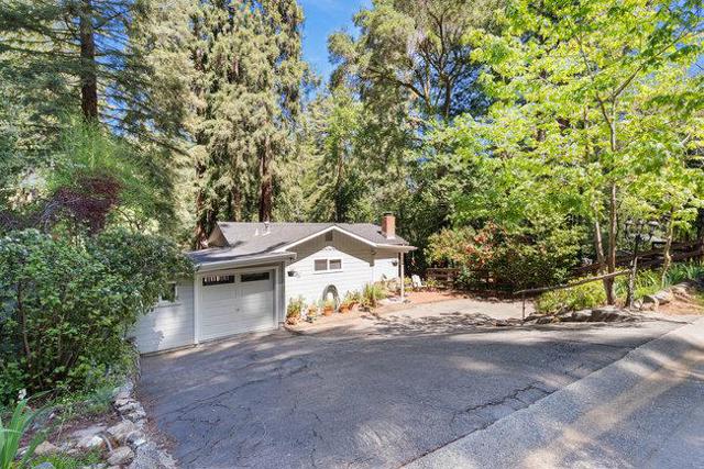 345 Saint Francis Drive, Boulder Creek CA: https://media.crmls.org/mediaz/26ab6b62-3734-4fee-a28c-ff246218ff07.jpg