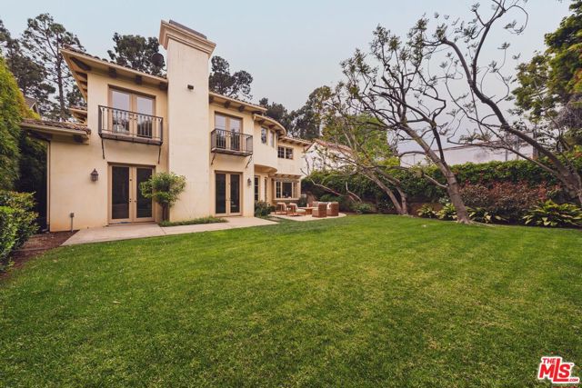 223 24th Street, Santa Monica CA: https://media.crmls.org/mediaz/26ab9c77-1f8a-4fcd-8ac0-d7e8161052e4.jpg