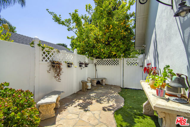 5020 Dantes View Drive, Agoura Hills CA: https://media.crmls.org/mediaz/26aba5bc-0696-47a4-93c3-b25cc2577957.jpg