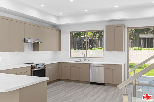 6723 Sunnyslope Avenue, Van Nuys CA: https://media.crmls.org/mediaz/26abbafd-7a1b-499f-bdf3-401f356bb33c.jpg