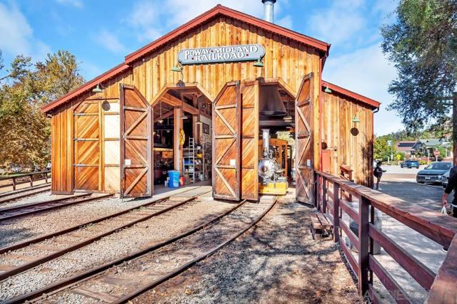 13725 Adrian St, Poway CA: https://media.crmls.org/mediaz/26ac0b6e-ab84-4014-8997-6e9a14f115e8.jpg