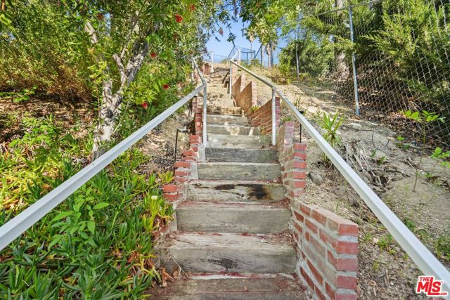 7152 Pomelo Drive, West Hills CA: https://media.crmls.org/mediaz/26acafa2-a716-45c3-8d7f-b38c65d07fc1.jpg