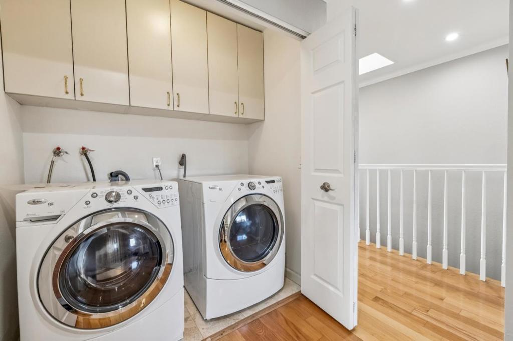 https://media.crmls.org/mediaz/26ad01e2-e26f-441c-bb5e-1c2a50b8d997.jpg?preset=X-Large