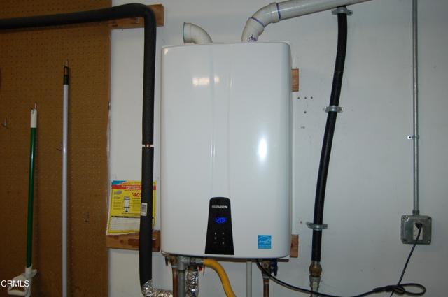 Detail Gallery Image 3 of 7 For 165 Courtyard Dr, Port Hueneme,  CA 93041 - 3 Beds | 2 Baths