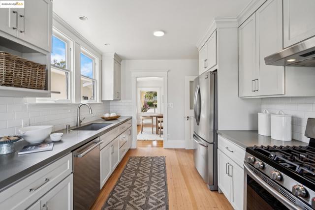 5429 Belgrave Pl., Oakland CA: https://media.crmls.org/mediaz/26ae567b-0f88-477e-9c79-5ef17f0661d3.jpg