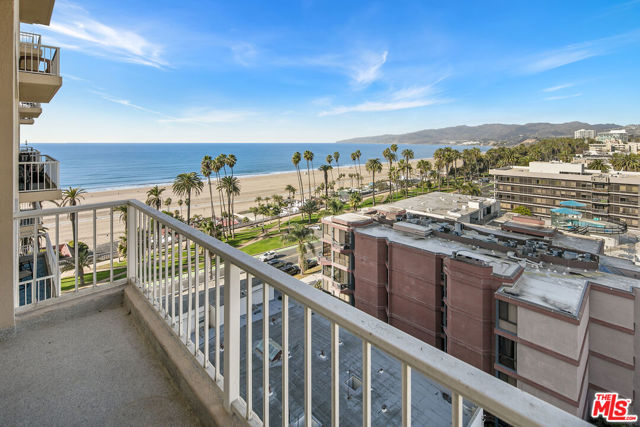 101 California Avenue, Santa Monica CA: https://media.crmls.org/mediaz/26ae65c4-9526-481d-890a-98bfc80fb3fc.jpg