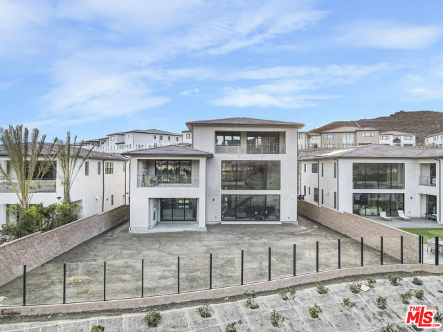 11848 N Hillsborough Lane, Porter Ranch CA: https://media.crmls.org/mediaz/26aeb56c-ea3a-4f86-8106-7c8224ad3a99.jpg