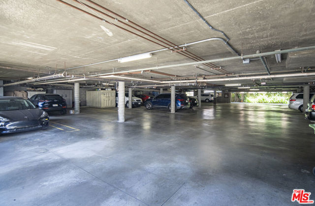1815 Glendon Avenue, Los Angeles CA: https://media.crmls.org/mediaz/26b00890-089a-4013-ac29-2d6a22d7cf08.jpg