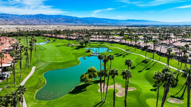 38849 Palm Valley Drive, Palm Desert CA: https://media.crmls.org/mediaz/26b12a03-f141-4a55-8510-bf66e2cbb1f6.jpg