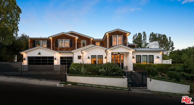 16101 Royal Mount Drive, Encino CA: https://media.crmls.org/mediaz/26b13a4f-3733-45d1-858d-8cb0fbfef008.jpg