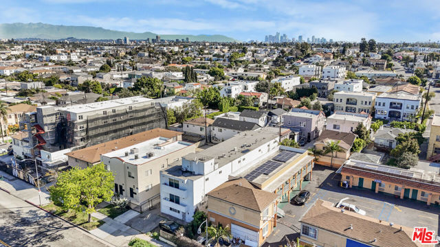 1820 S La Brea Avenue, Los Angeles CA: https://media.crmls.org/mediaz/26b1b4ef-fe6f-4510-8a76-5f22d2b816cf.jpg
