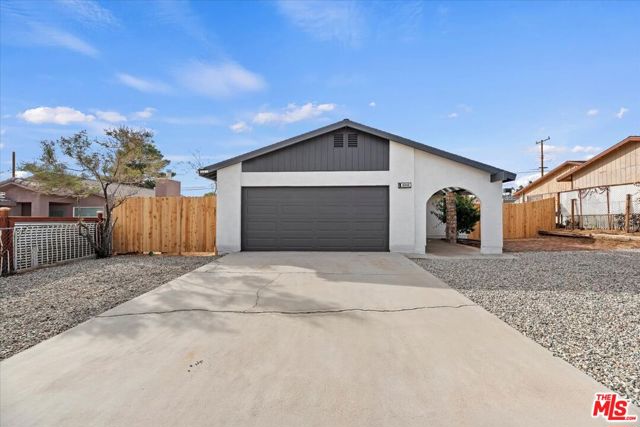 6042 Cahuilla Avenue,  CA: https://media.crmls.org/mediaz/26b1b7ef-5714-4e91-93ab-edd9434808b0.jpg