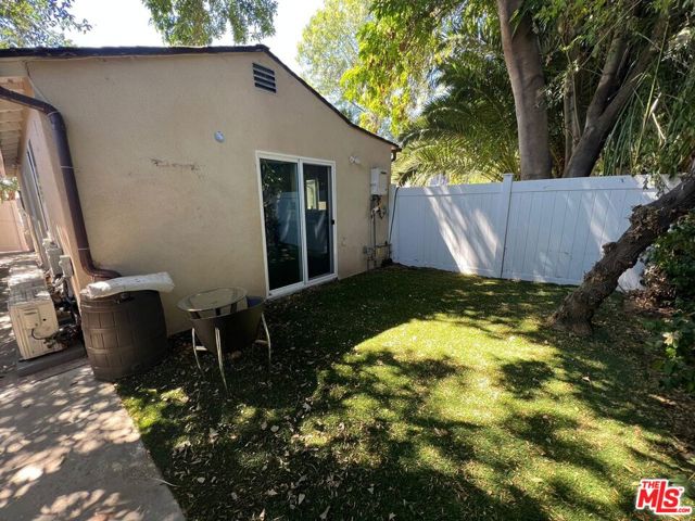 7412 Jamieson Avenue, Reseda CA: https://media.crmls.org/mediaz/26b2814e-e5a2-4ac6-94ae-e7c297a5bd26.jpg
