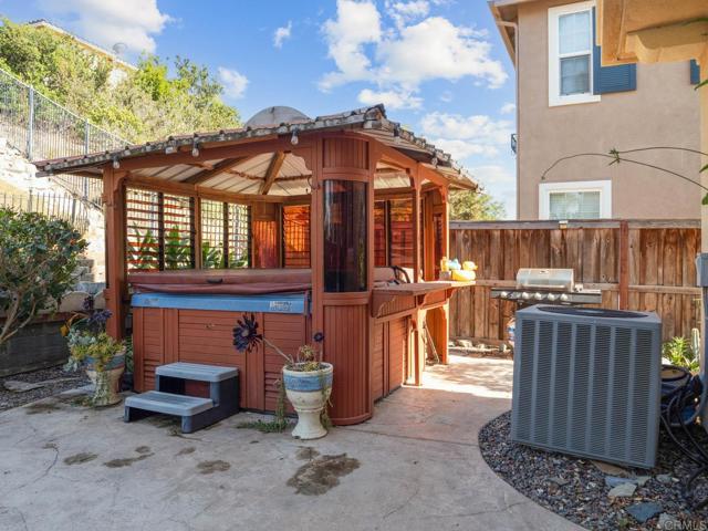 1176 Parkview Drive, Oceanside CA: https://media.crmls.org/mediaz/26b28919-7a2a-486b-8d0a-16b94feedbb6.jpg