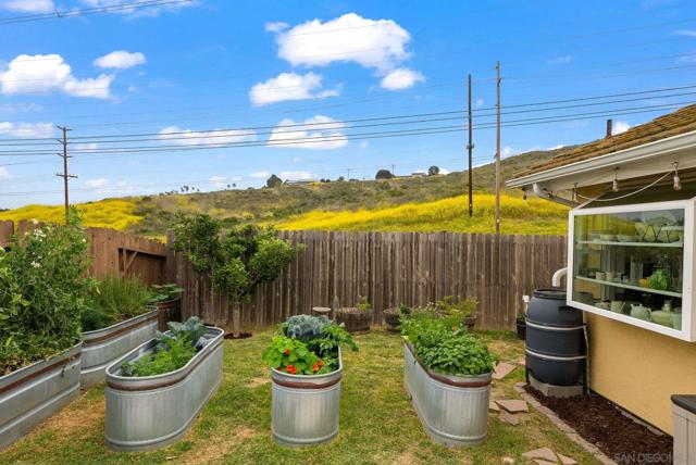 3410 Tonopah St, Oceanside CA: https://media.crmls.org/mediaz/26b2d82e-a856-4dd0-b244-6f7890db28f4.jpg