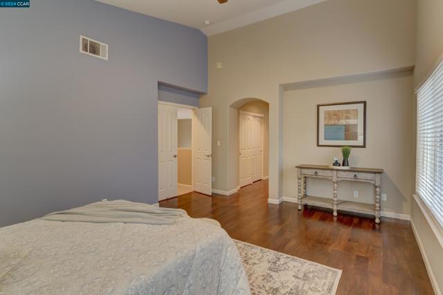 5171 Keller Ridge Dr, Clayton CA: https://media.crmls.org/mediaz/26b2e468-4f6a-4b19-bfdc-6e5caf6ba1be.jpg