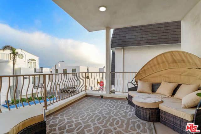 121 15th Street, Manhattan Beach, California 90266, 3 Bedrooms Bedrooms, ,4 BathroomsBathrooms,Residential,Sold,15th,22192181