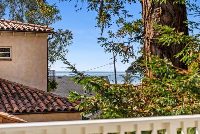 320 Cliff Drive, Aptos CA: https://media.crmls.org/mediaz/26b4ca11-6ae1-406f-88f2-02e12741d502.jpg