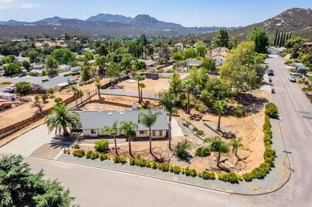 24763 Leada Way, Ramona CA: https://media.crmls.org/mediaz/26b5219e-e5bd-46fa-8715-76ce719cd258.jpg