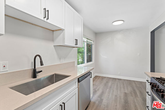 1411 Innes Place, Venice CA: https://media.crmls.org/mediaz/26b59bfb-edf9-49ef-8951-47443779b2d0.jpg