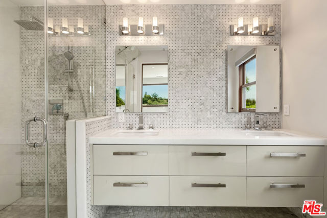 1332 El Hito Circle, Pacific Palisades CA: https://media.crmls.org/mediaz/26b5ae83-33e5-4322-ba97-fbd0a23acde3.jpg