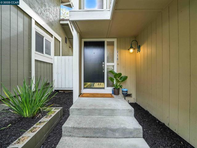 218 Jewel Ter, Danville CA: https://media.crmls.org/mediaz/26b5b450-03af-48bf-a0ac-1e4c466753b7.jpg