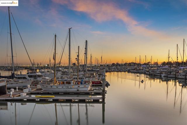 2 Commodore DR, Emeryville CA: https://media.crmls.org/mediaz/26b6144a-87eb-412b-9227-eebc57274c1d.jpg