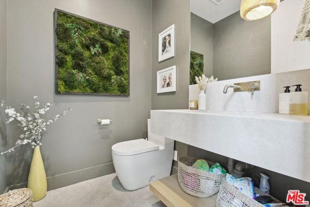 1310 Preston Way, Venice CA: https://media.crmls.org/mediaz/26b61e96-aa25-467f-b5bc-fe6a9aae23ea.jpg