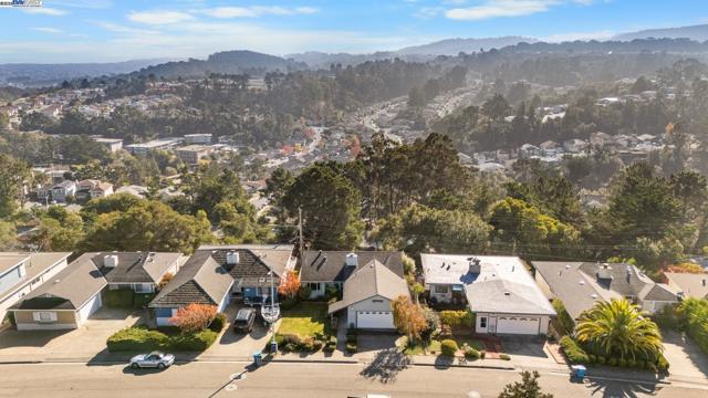 2461 Trenton Dr, San Bruno CA: https://media.crmls.org/mediaz/26b6bf60-b452-47ce-9fe6-eb944e31fc58.jpg