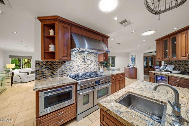 Detail Gallery Image 6 of 36 For 1038 Oban Dr, Los Angeles,  CA 90065 - 3 Beds | 3 Baths