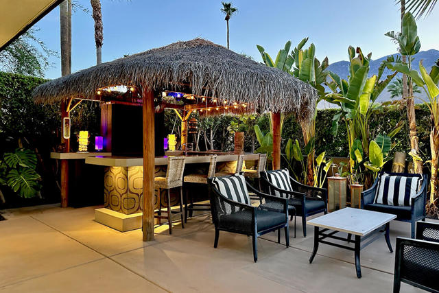 1311 Fuego Circle, Palm Springs CA: https://media.crmls.org/mediaz/26b72072-986e-45d3-9f08-daa591ae5fe3.jpg