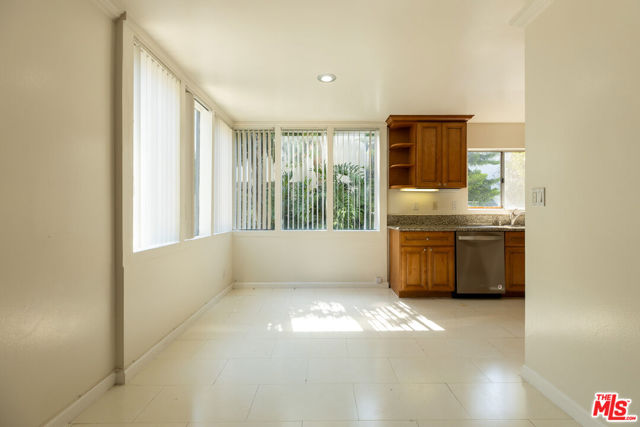 1233 BARRY Avenue, Los Angeles CA: https://media.crmls.org/mediaz/26b7f674-56b1-4474-9bca-e451262d7de9.jpg