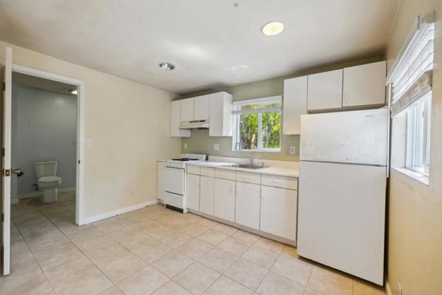 399 13th Avenue, Santa Cruz CA: https://media.crmls.org/mediaz/26b8864d-1c2a-42d7-ae5a-1e78e8e07f05.jpg