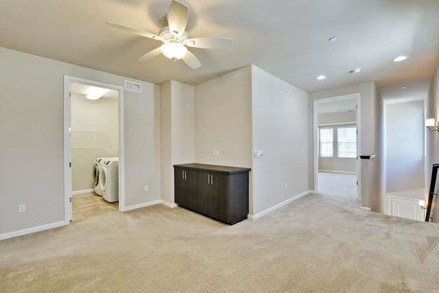 525 Aspen Place, East Palo Alto CA: https://media.crmls.org/mediaz/26b89819-96b5-4150-99dc-f1913373e94b.jpg