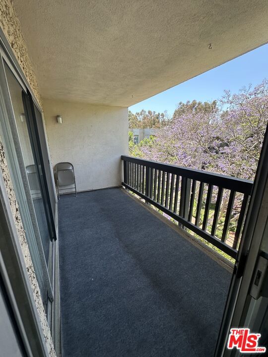 8316 Raintree Circle, Culver City CA: https://media.crmls.org/mediaz/26b9c2e5-3c44-4bb5-85dd-02bcbd841842.jpg