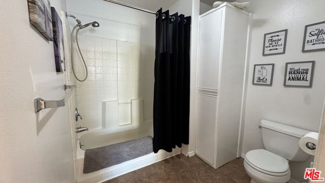 15455 Sherman Way, Van Nuys CA: https://media.crmls.org/mediaz/26b9ce28-dd22-4a00-bfc0-a322da788cec.jpg