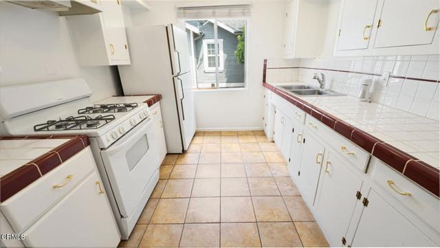 Detail Gallery Image 4 of 23 For 544 Salem St #FRONT H,  Glendale,  CA 91203 - 2 Beds | 2 Baths