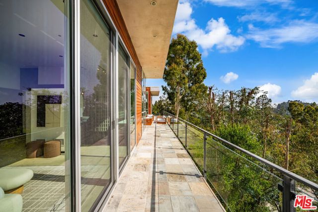 933 Bluegrass Lane, Los Angeles CA: https://media.crmls.org/mediaz/26b9f749-3bcc-4f57-ac0d-fd9d2adbaf8f.jpg