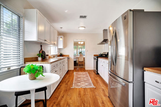 9210 S Van Ness Avenue, Los Angeles CA: https://media.crmls.org/mediaz/26bb1a00-e090-4124-aa14-c2fcdf474d85.jpg