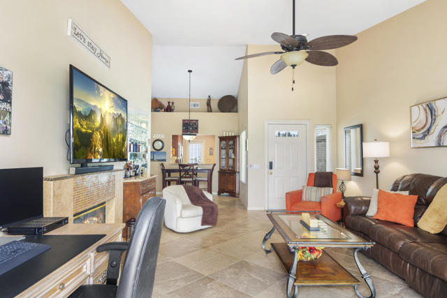 182 Desert Falls Circle, Palm Desert CA: https://media.crmls.org/mediaz/26bb2213-59a6-411a-bf27-cc19a2053bf4.jpg