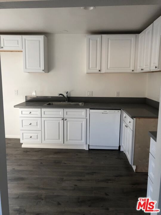 410 N Frederic Street, Burbank CA: https://media.crmls.org/mediaz/26bb238c-522e-4c5f-a5f0-d26d59384d80.jpg