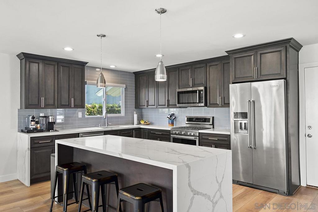 MLS #250033670SD img 3