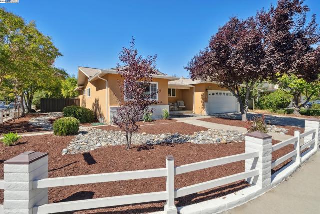 457 Coleen St, Livermore CA: https://media.crmls.org/mediaz/26bbd4d5-a711-41c0-8359-31059cfe38b2.jpg