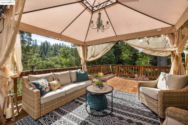 20581 Gerber Rd, Tuolumne CA: https://media.crmls.org/mediaz/26bc9c64-86e5-4d0b-bc83-f7ccd6a4900d.jpg