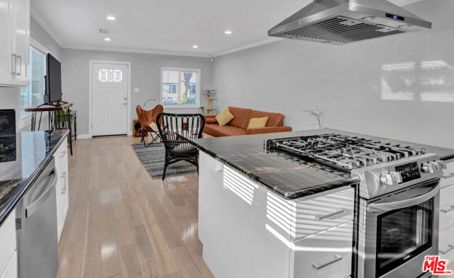 1946 W 39th Street, Los Angeles CA: https://media.crmls.org/mediaz/26bcb1e8-03ae-451a-ad70-7cd69894a615.jpg